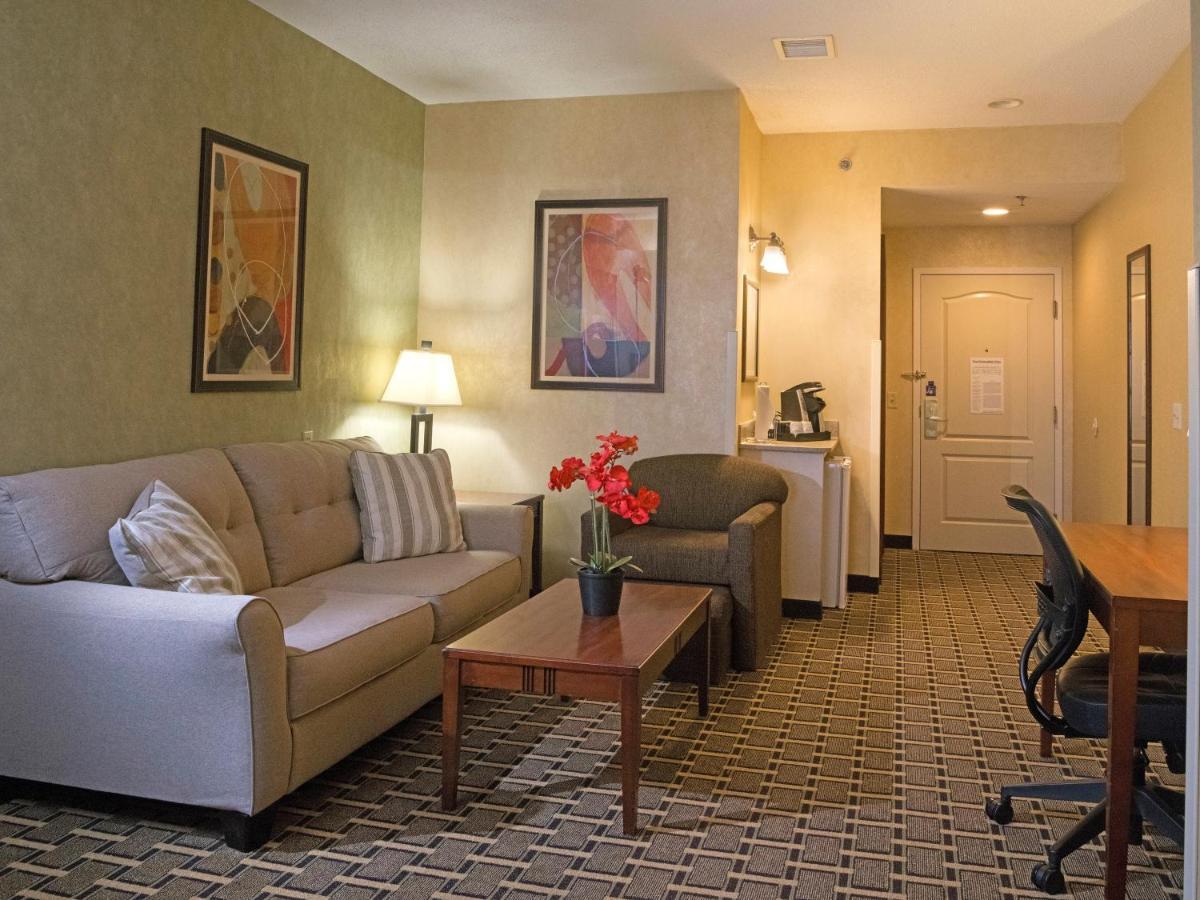 Holiday Inn Express Hotel & Suites Youngstown North-Warren/Niles By Ihg Exterior photo