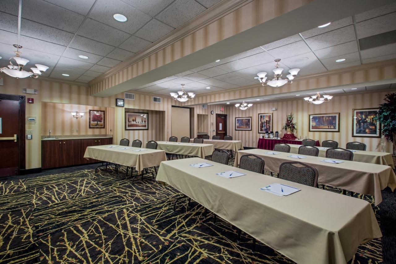 Holiday Inn Express Hotel & Suites Youngstown North-Warren/Niles By Ihg Exterior photo